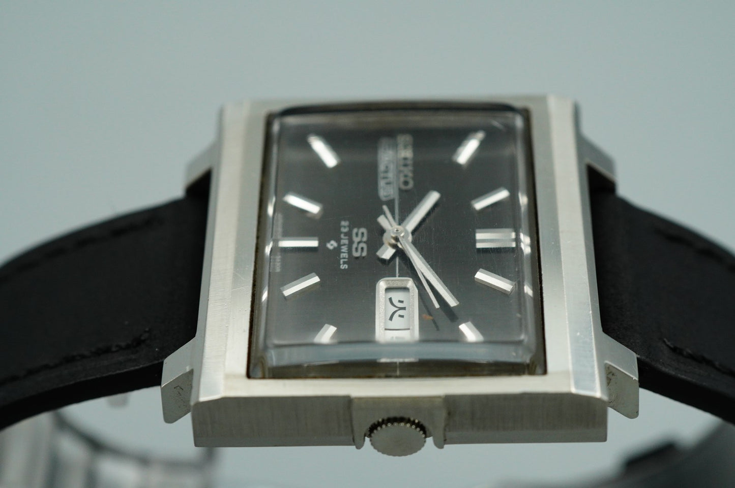 N MINT Vintage SEIKO 5 ACTUS 6106-5440 Automatic Black Rectangle 33mm Mens Watch