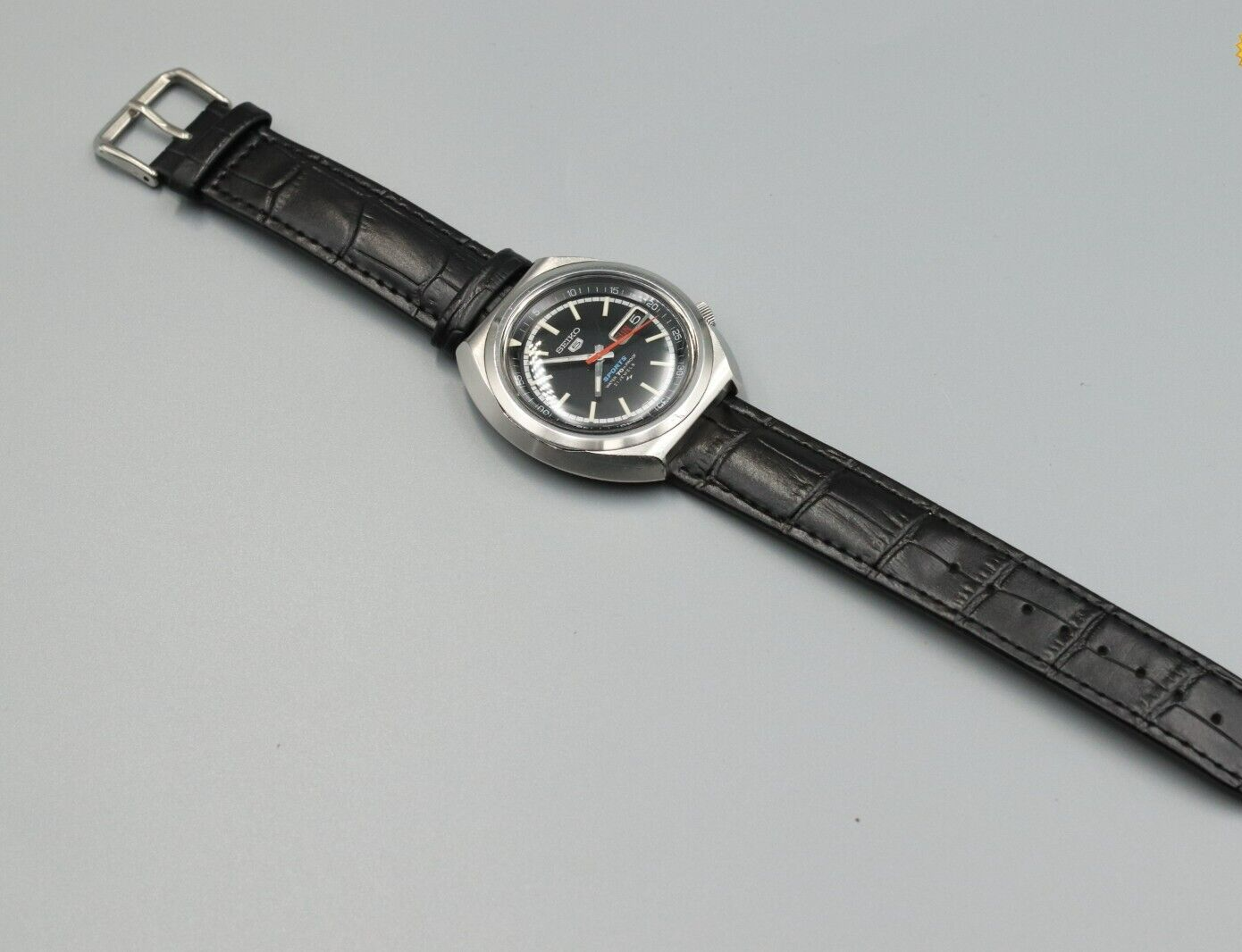 *NEAR MINT* Vintage SEIKO 5 Sports 7019-6010 Automatic Black Dial 21J Mens Watch