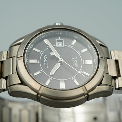 *N MINT* Vintage SEIKO Solar Titanium V145-0AX0 Qz Black Round 35mm Mens Watch