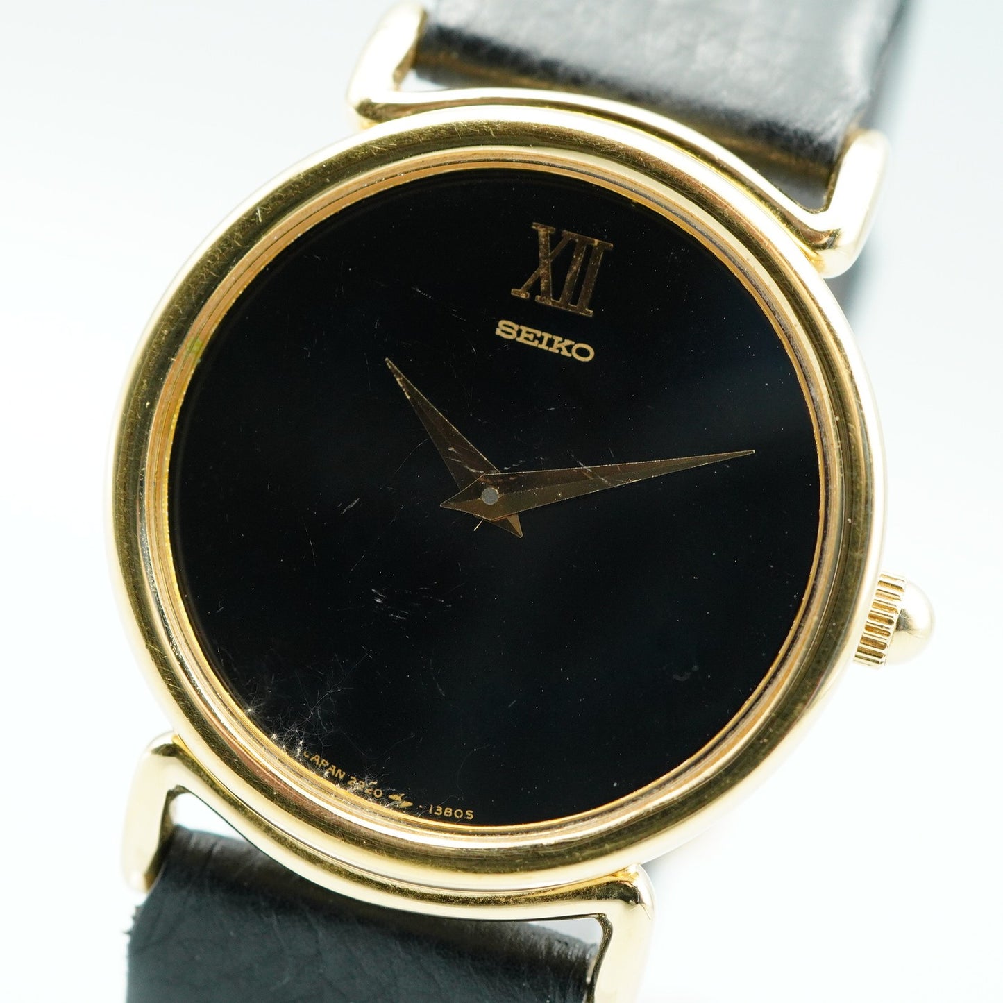 *Exc+5* Vintage SEIKO 2220-0530 Quartz Black Dial Round 31mm Mens Watch