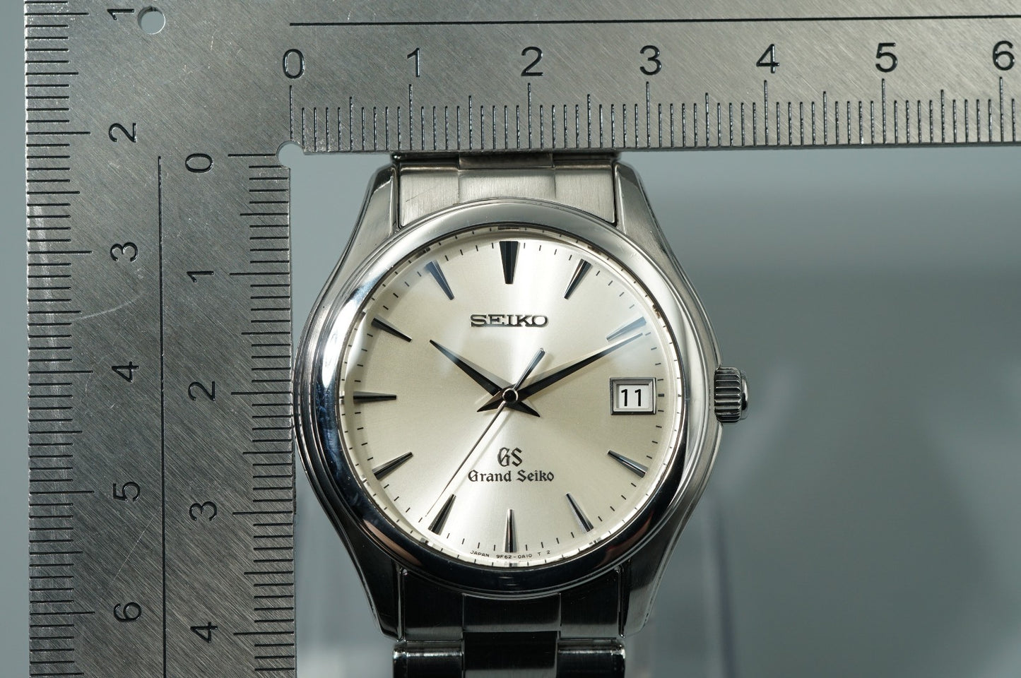 *TOP MINT* SEIKO Grand 9F62-0A10 Quartz Silver Dial Round 35mm Mens Watch