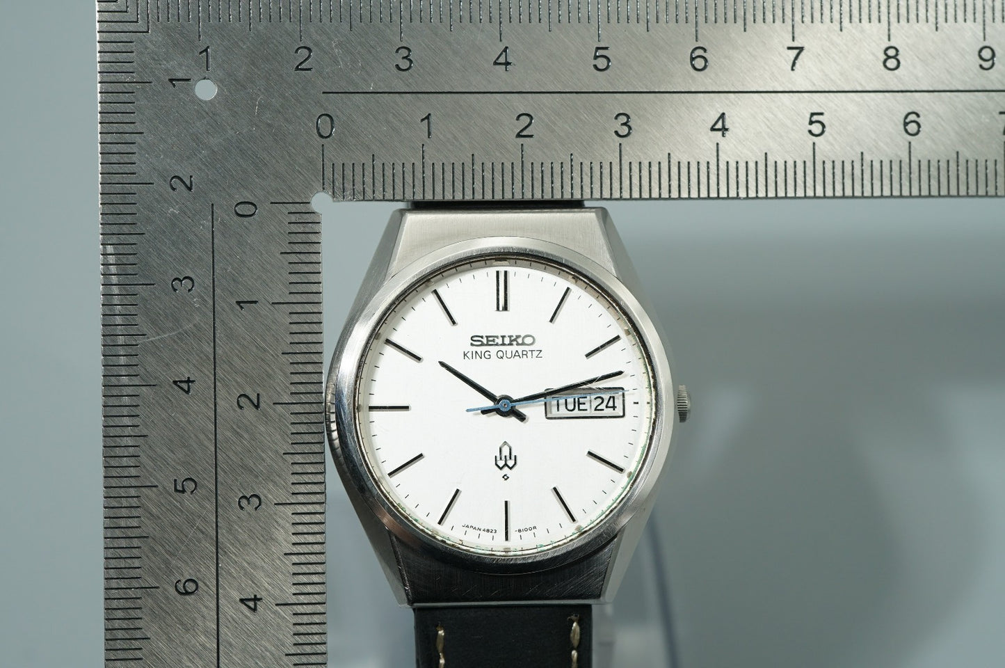 *NEAR MINT* Vintage 1977 SEIKO King Quartz 4823-8100 Silver 35mm Mens Watch