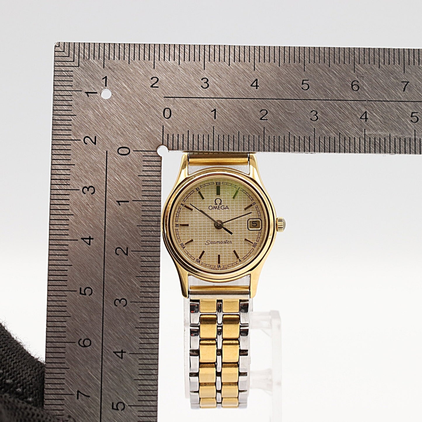 *NEAR MINT* Vintage 1984 OMEGA Seamaster Qz Gold Round 23mm Women,Ladies Watch