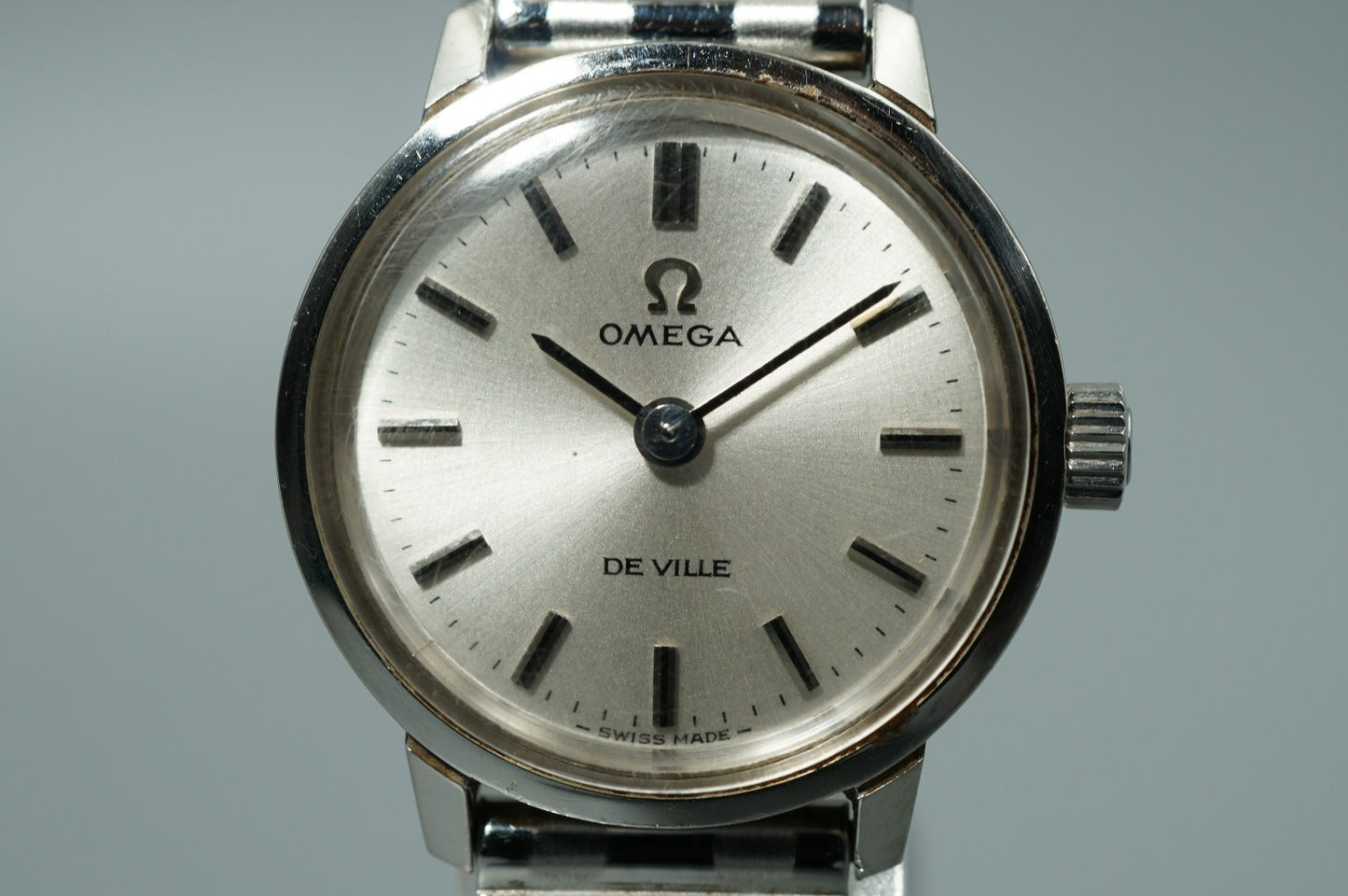 NEAR MINT Vintage OMEGA De Ville Hand Winding Silver Dial Round 22mm Women Watch