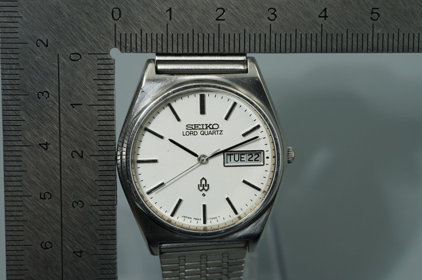 *NEAR MINT* Vintage 1980s SEIKO Lord 7853-7000 Qz White Round 34mm Mens Watch