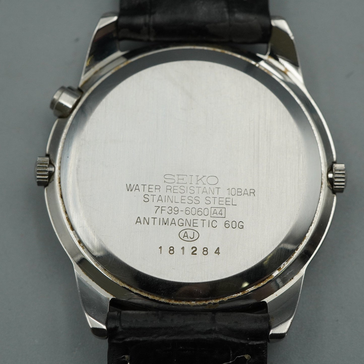 *MINT* Vintage SIKO AVENUE 7F39-6060 Quartz Black Dial Round 35mm Mens Watch