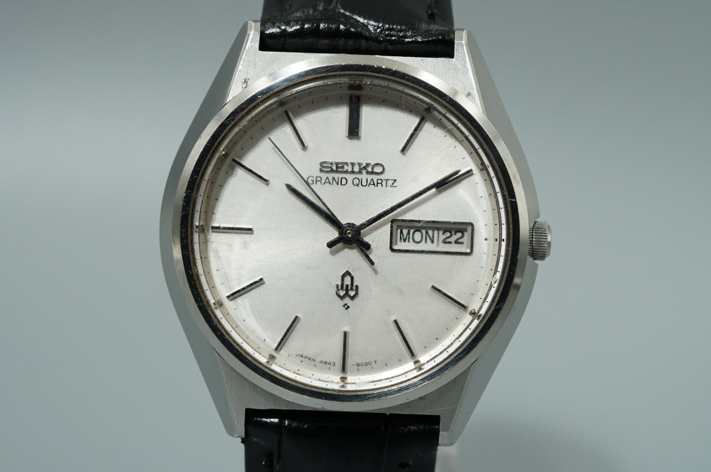 *NEAR MINT* Vintage 1976 SEIKO  Vintage 4843-8041 Qz White Round 37mm Mens Watch