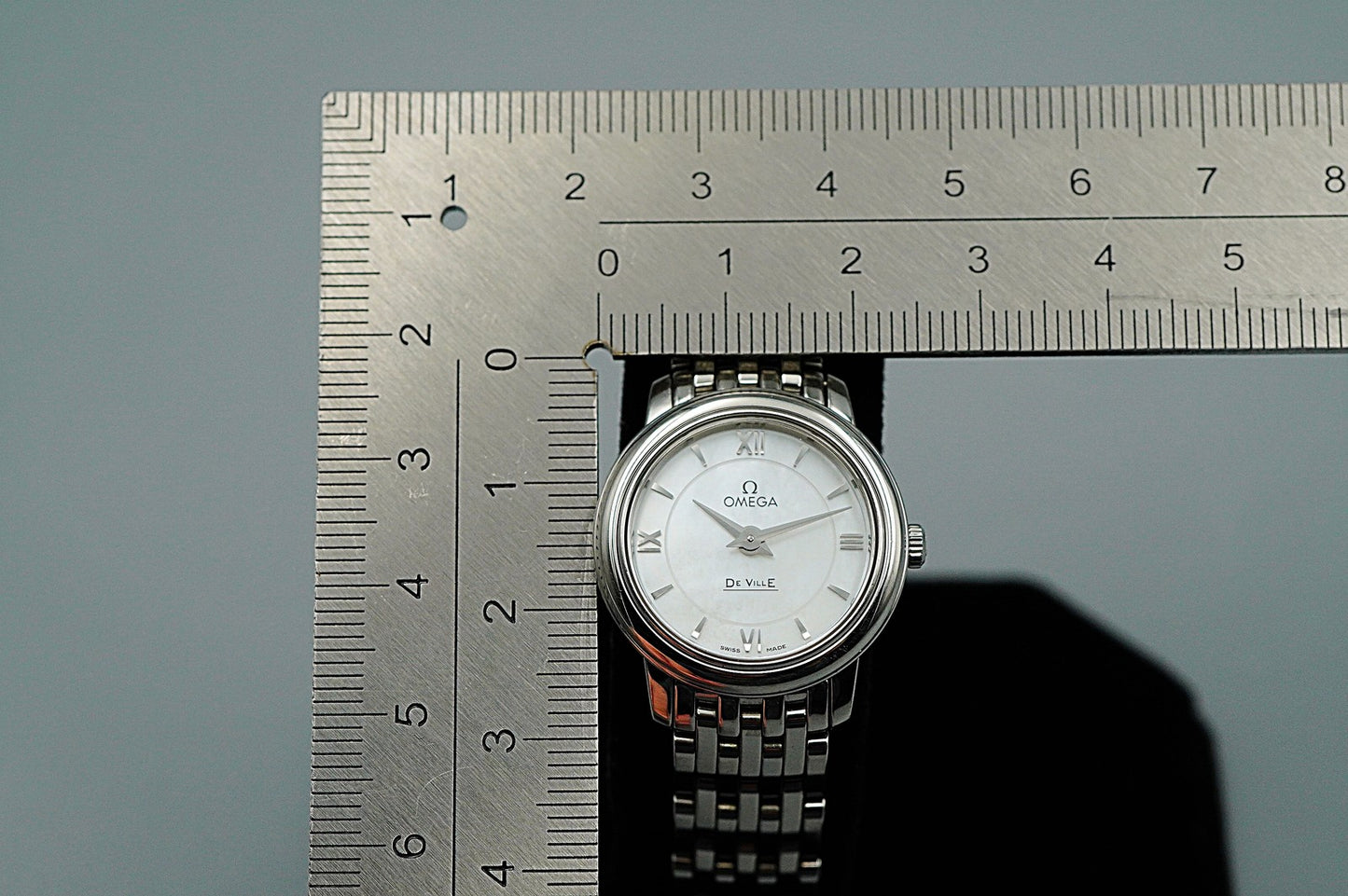 N MINT 1987 OMEGA De Ville Cal.1376 Ref.595.1037 Qz White 25mm Women Watch
