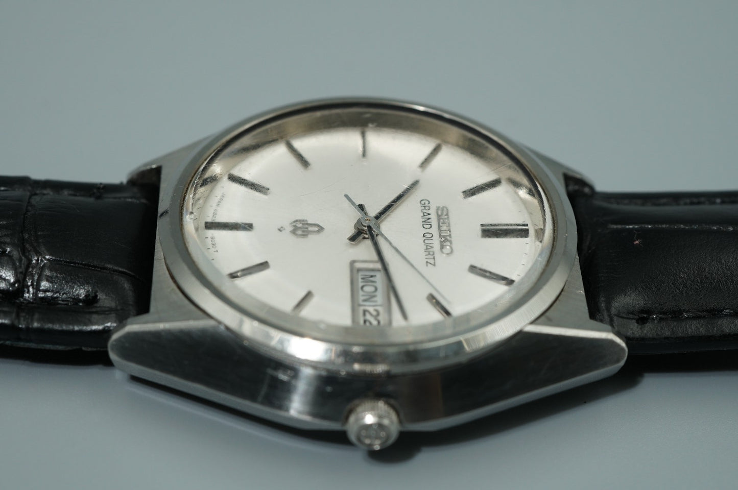 *NEAR MINT* Vintage 1976 SEIKO  Vintage 4843-8041 Qz White Round 37mm Mens Watch