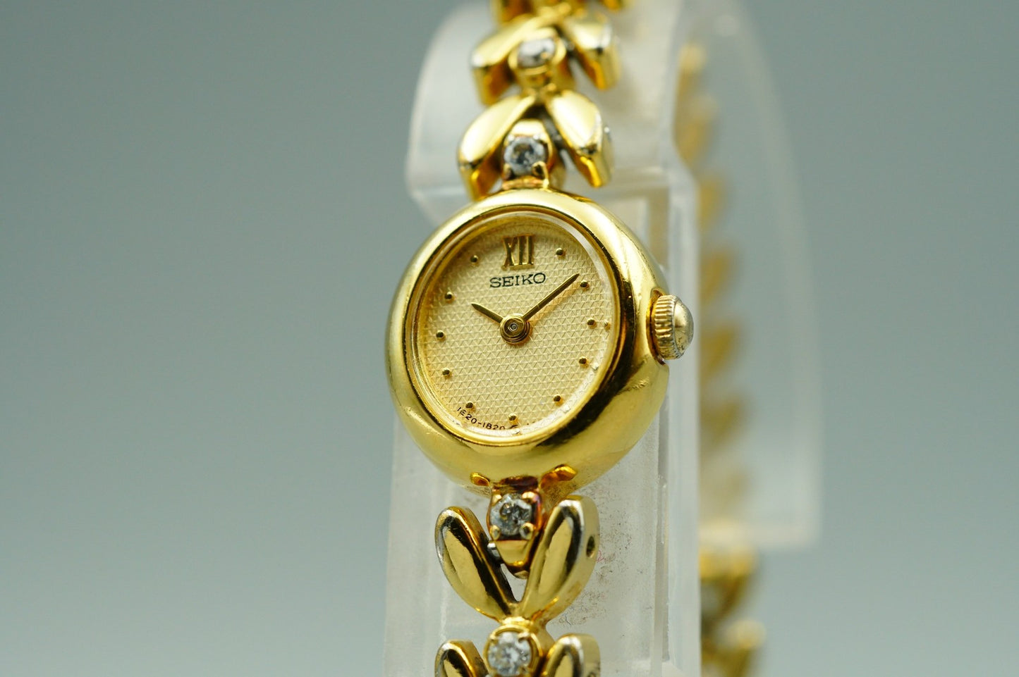 *N MINT* Vintage 1980s SEIKO 8P Diamond 1E20-6050 Qz Gold Round 13mm Women Watch