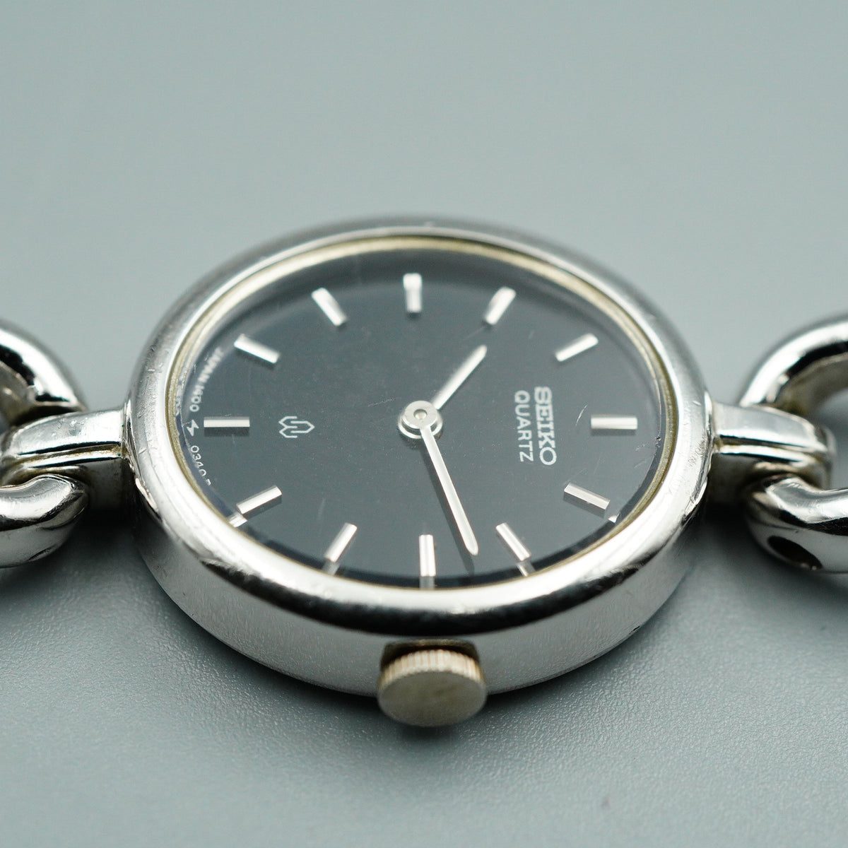 *Exc+5* Vintage SEIKO Vintage 1400-5180 Quartz Black Round 18mm Women Watch