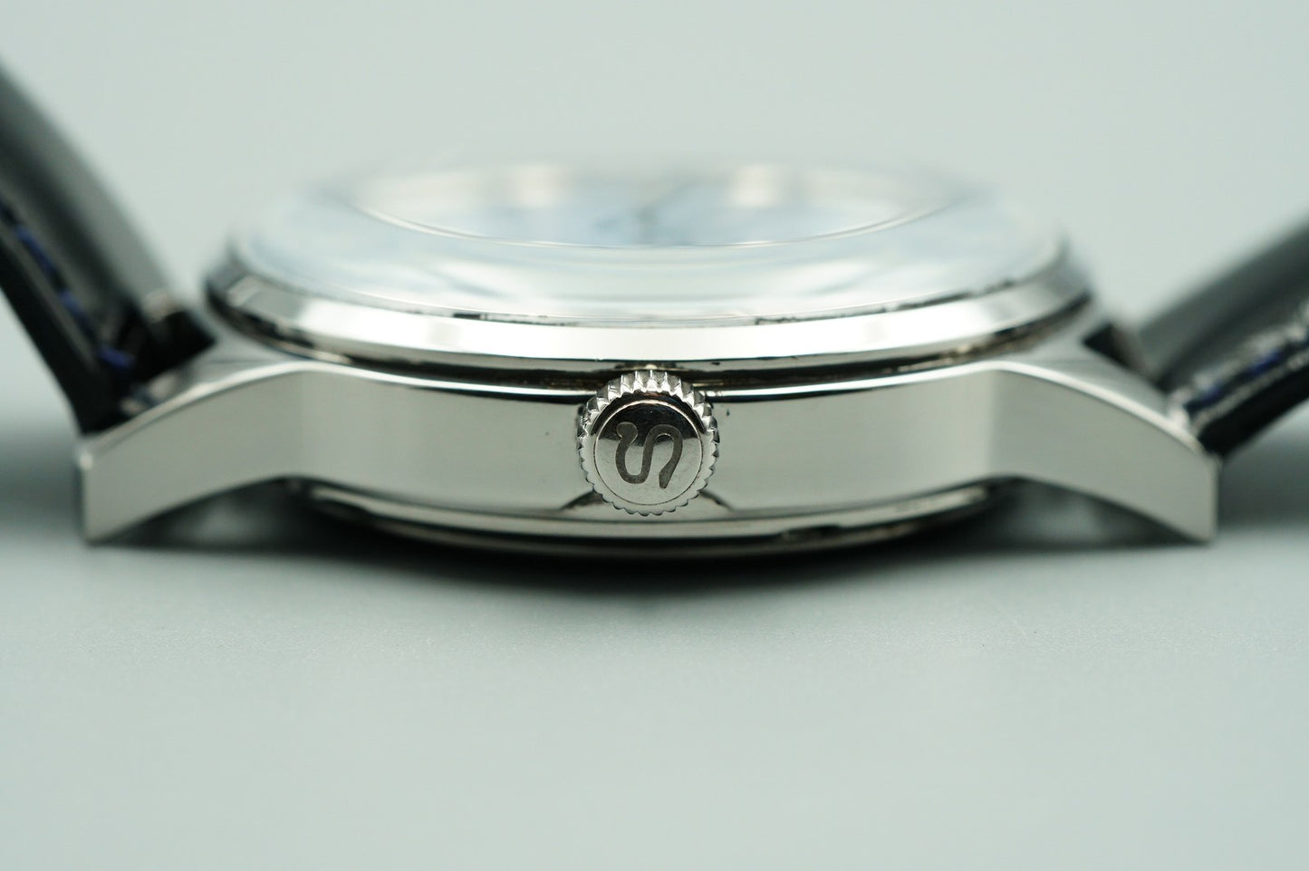 *NEAR MINT*  SEIKO MECHANICAL 6R15-01S0 AT Blue Dial Round 40mm Mens Watch