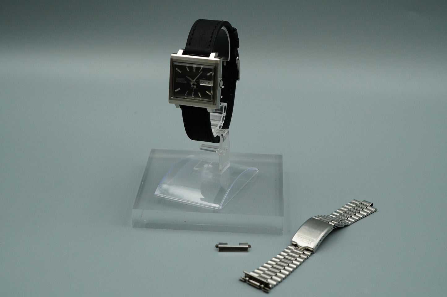 N MINT Vintage SEIKO 5 ACTUS 6106-5440 Automatic Black Rectangle 33mm Mens Watch