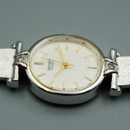 *NEAR MINT* Vintage SEIKO 5421-5250 Qz White Dial Oval 18mm Women Watch