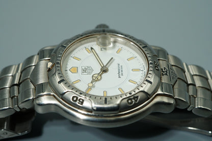 N MINT Vintage 1990s TAG HEUER Professional  WH1211 Qz White 34mm Mens Watch