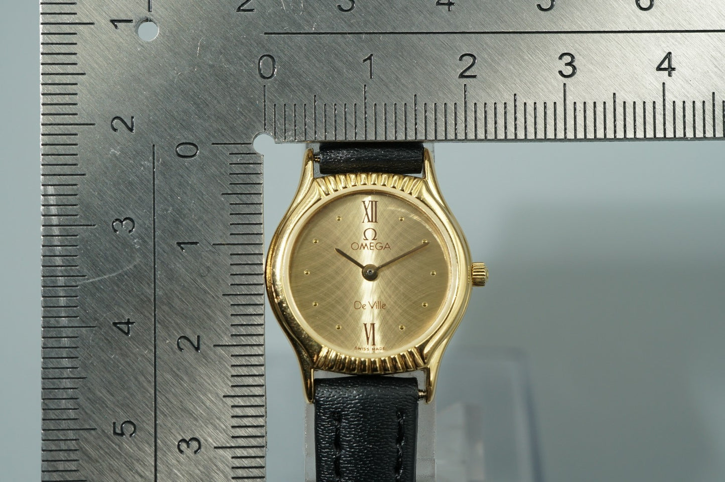 *NEAR MINT* Vintage OMEGA De Ville Cal.1450 Quartz Gold Dial 20mm Women Watch