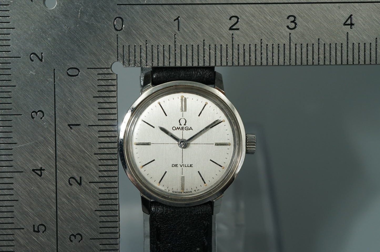 *N MINT* Vintage OMEGA De Ville Hand Winding Silver Cross Line 22mm Women Watch