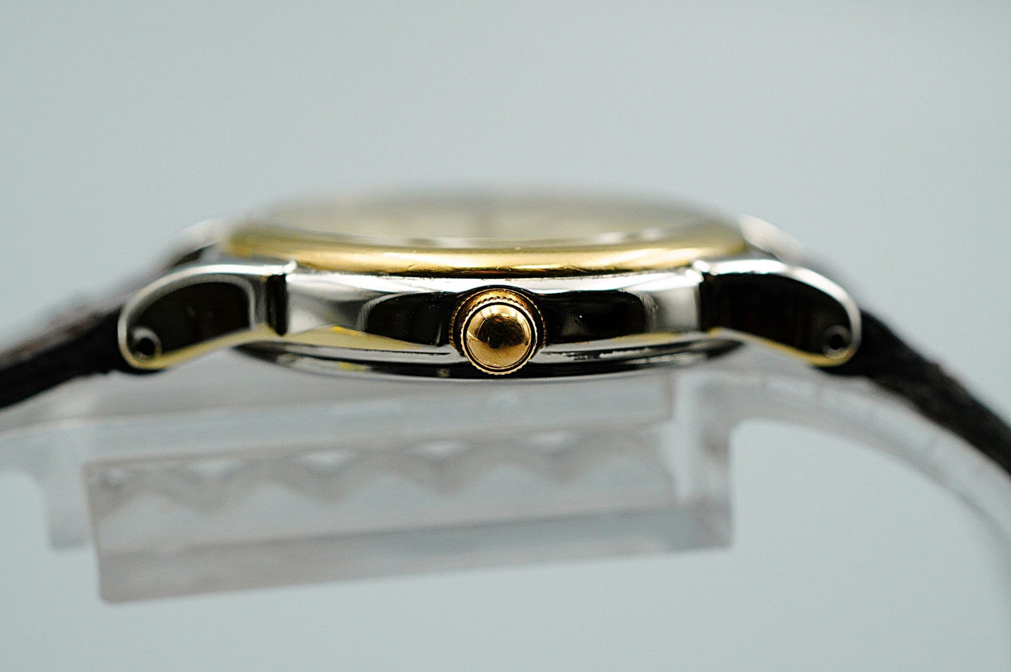 *MINT* Vintage 1996 SEIKO 7N01-6880 Quartz Gold Dial Round 25 mm Women Watch