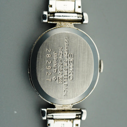 *NEAR MINT* Vintage SEIKO 5421-5250 Qz White Dial Oval 18mm Women Watch
