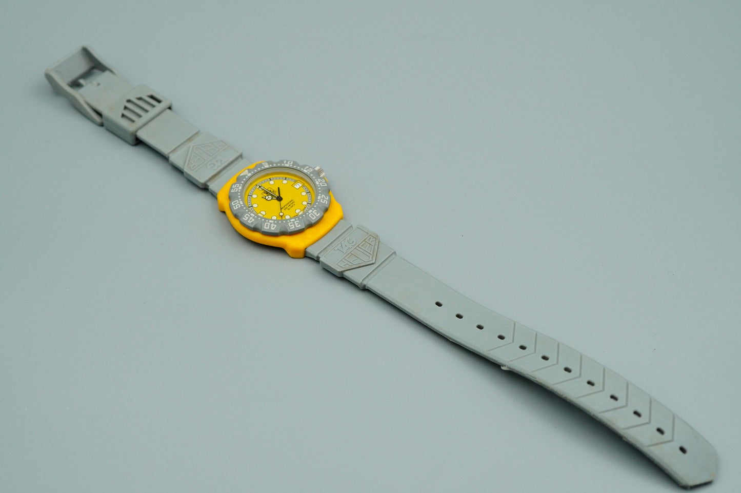 *MINT* Vintage 1990s TAG Heuer Formula 1 Quartz Yellow Dial 35mm Mens Watch