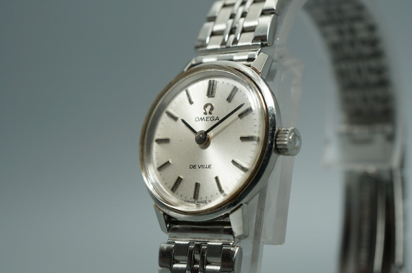 NEAR MINT Vintage OMEGA De Ville Hand Winding Silver Dial Round 22mm Women Watch