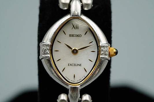 *NEAR MINT* Vintage SEIKO EXCELINE 1F20-6B60 Qz White Dial Oval 15 mm WomenWatch