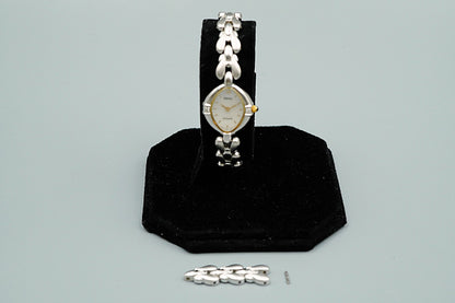 *NEAR MINT* Vintage SEIKO EXCELINE 1F20-6B60 Qz White Dial Oval 15 mm WomenWatch