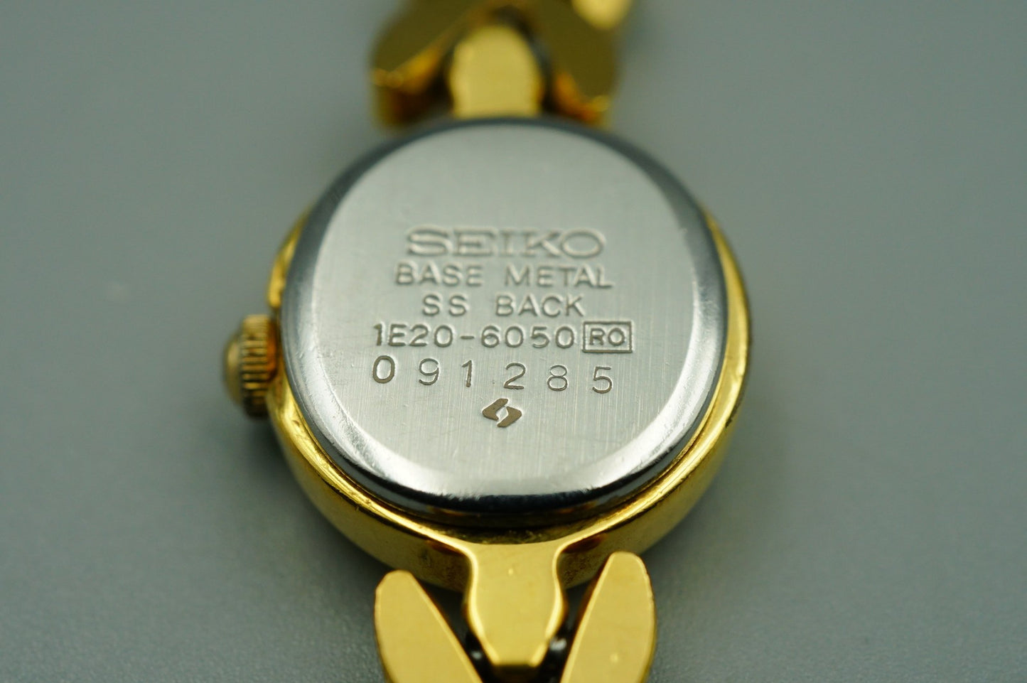 *N MINT* Vintage 1980s SEIKO 8P Diamond 1E20-6050 Qz Gold Round 13mm Women Watch