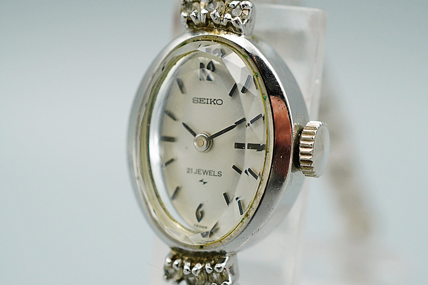 N MINT Vintage 1970s SEIKO 11-7240 Hand Winding Silver Oval 15 mm Women Watch