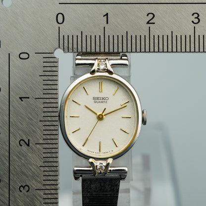 *NEAR MINT* Vintage SEIKO 5421-5250 Qz White Dial Oval 18mm Women Watch