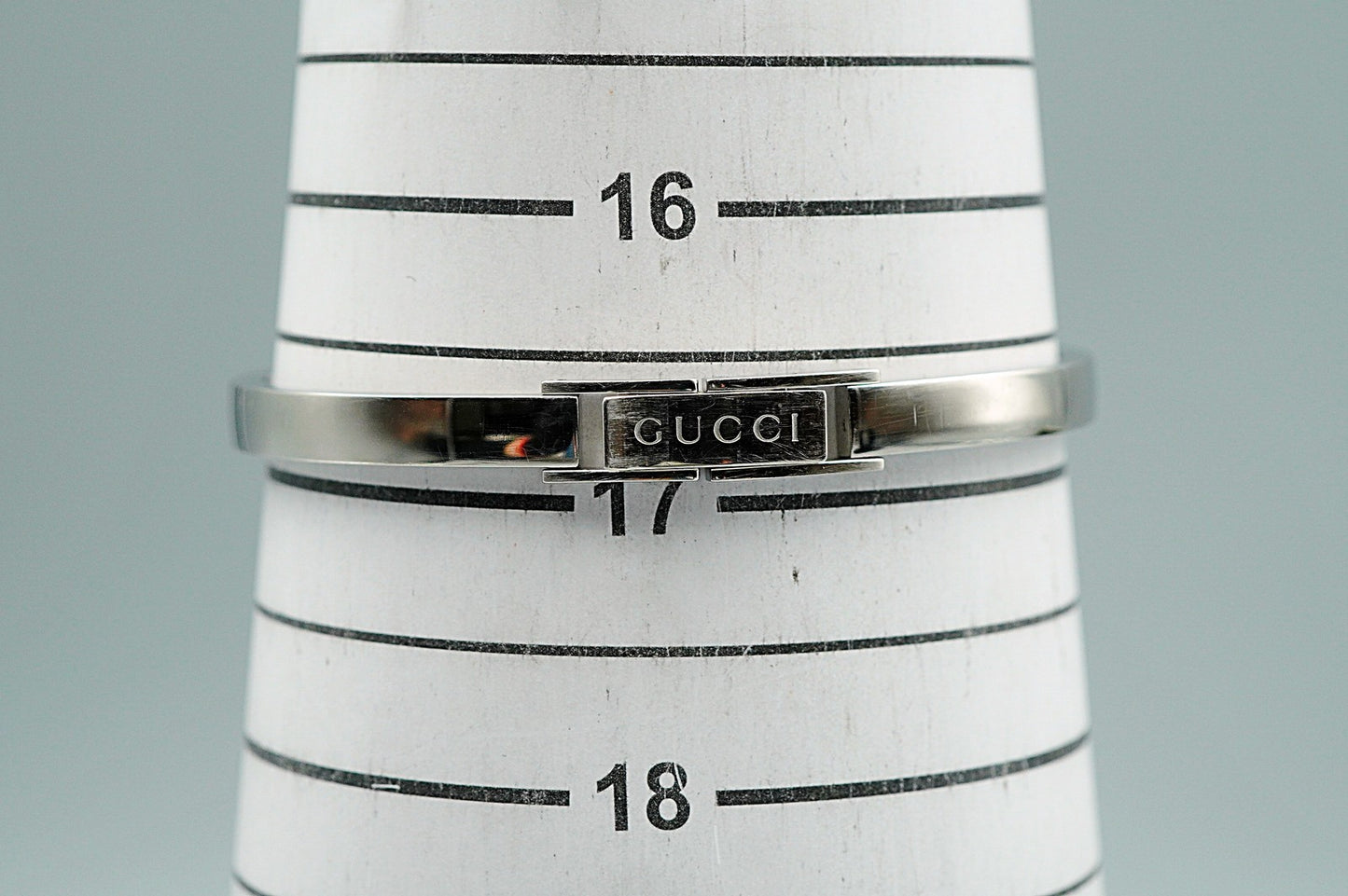 *NEAR MINT* Gucci Quartz Black Dial Round 26 mm Women,Ladies Watch
