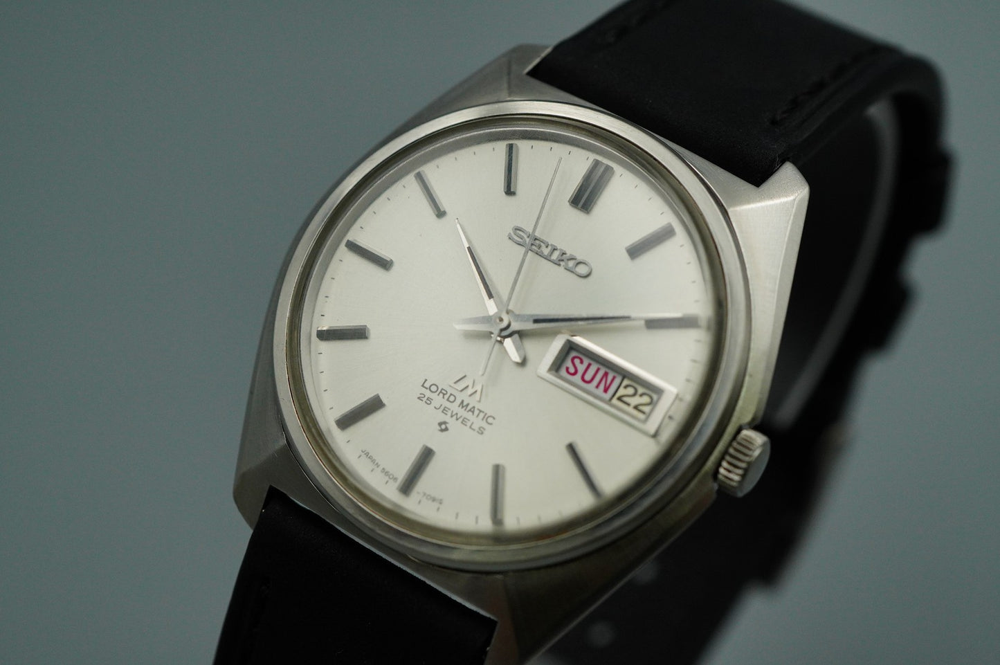 N MINT Vintage SEIKO LORD MATIC 5606-7000 Automatic Silver Round 35mm Mens Watch