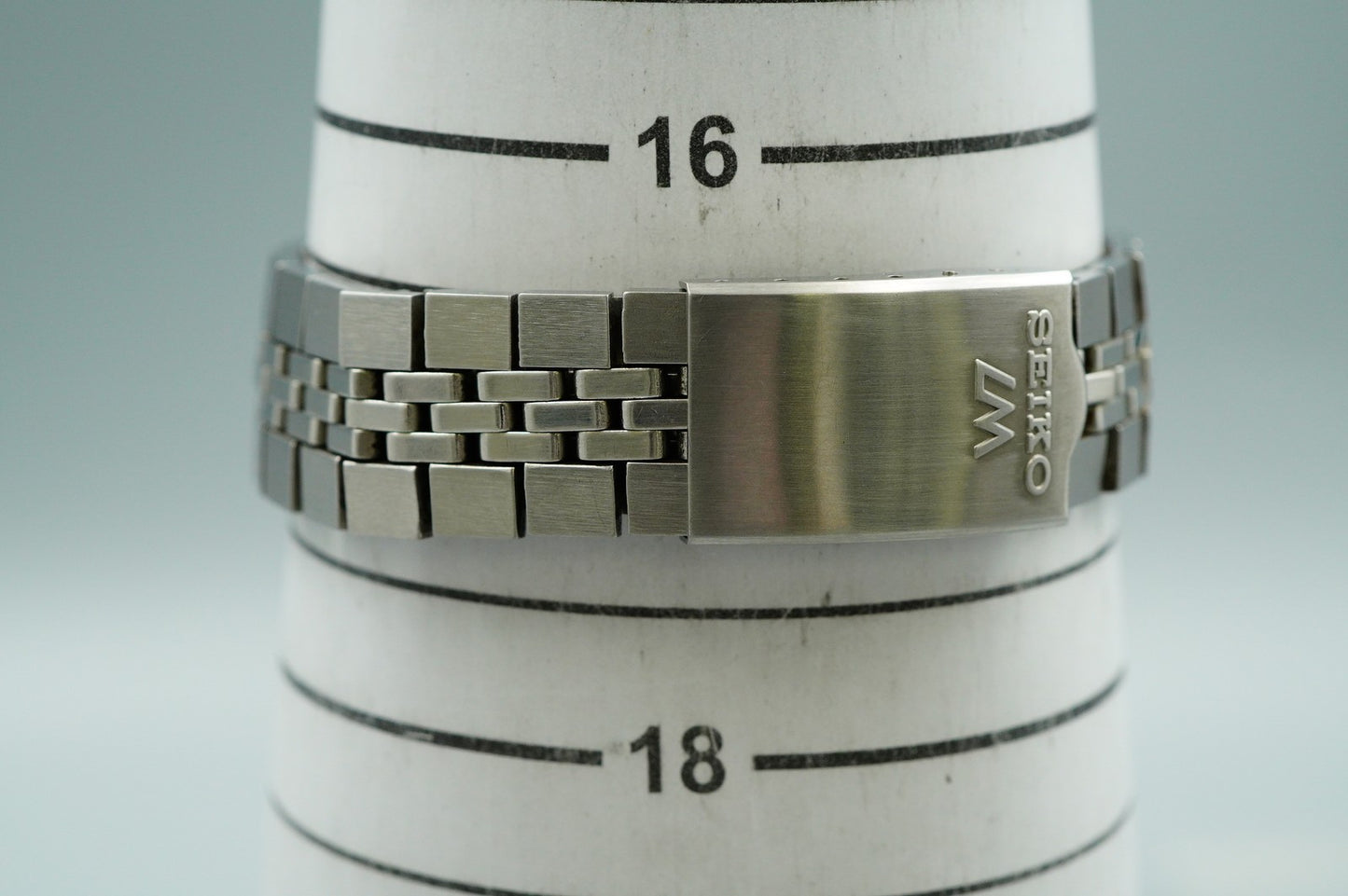 N MINT Vintage SEIKO LORD MATIC 5606-7000 Automatic Silver Round 36mm Mens Watch
