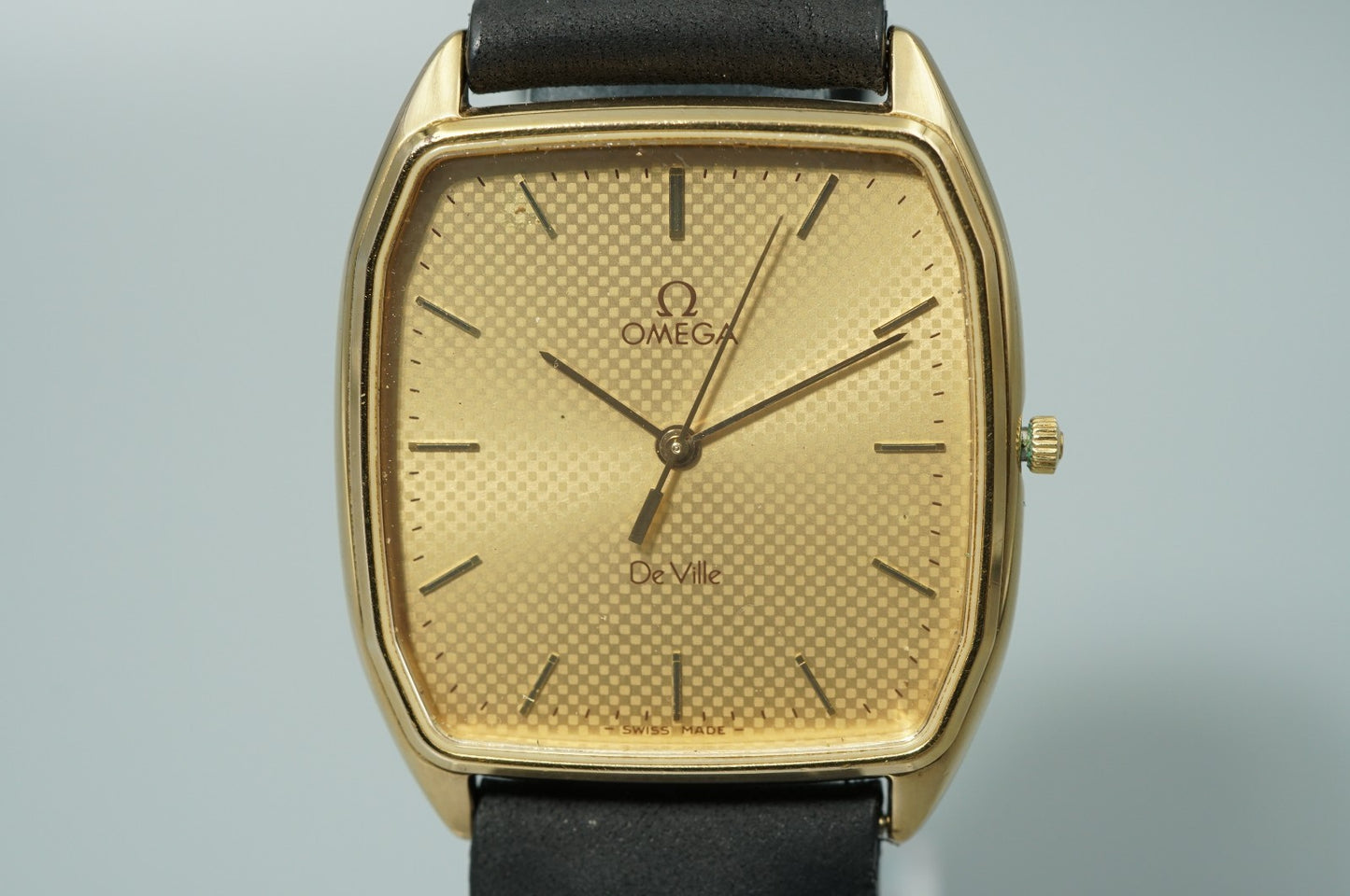 *NEAR MINT* OMEGA De Ville Cal.1417 Quartz Gold Dial Square 30mm Mens Watch