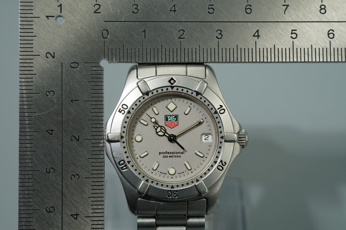 MINT Vintage 1996 TAG HEUER Professional 2000 WE1211-R Qz Silver 35mm Mens Watch
