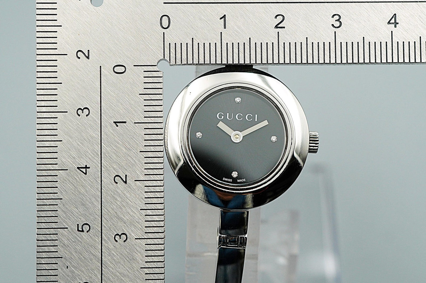 *NEAR MINT* Gucci Quartz Black Dial Round 26 mm Women,Ladies Watch