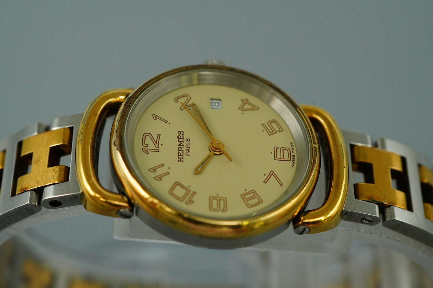 *NEAR MINT* Vintage 1990s HERMES Pullman Qz White Round 24mm Women Watch