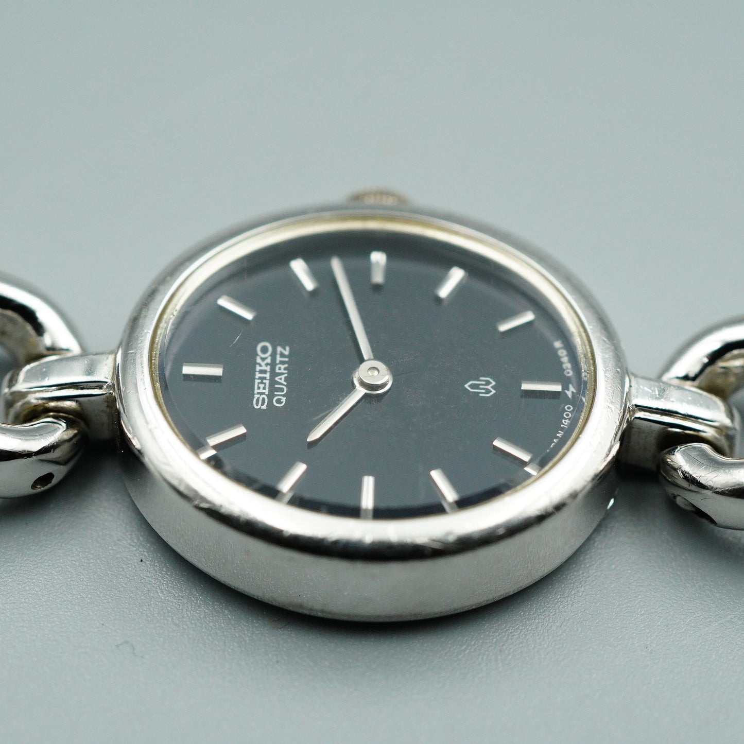 *Exc+5* Vintage SEIKO Vintage 1400-5180 Quartz Black Round 18mm Women Watch