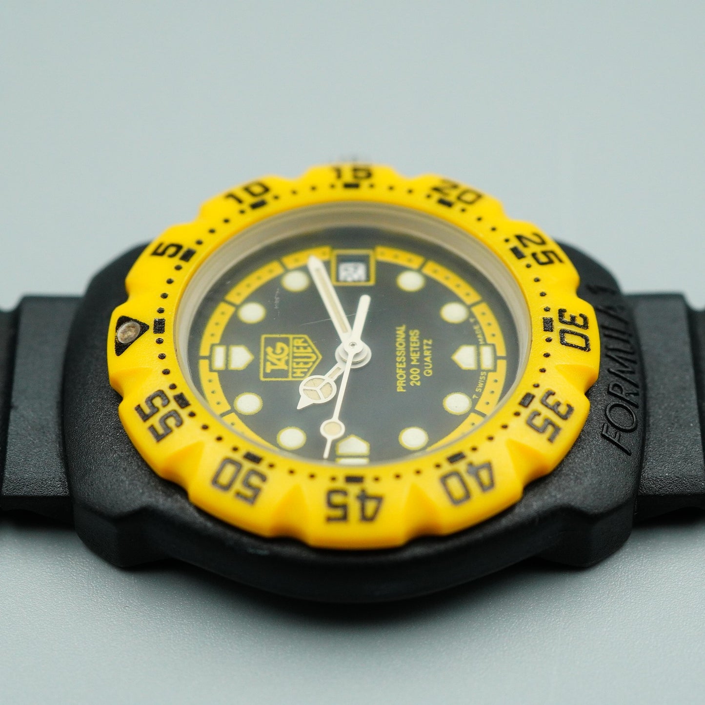 *N MINT* Vintage TAG Heuer FORMULA 1 380.508 Quartz Black Dial 28mm Women Watch