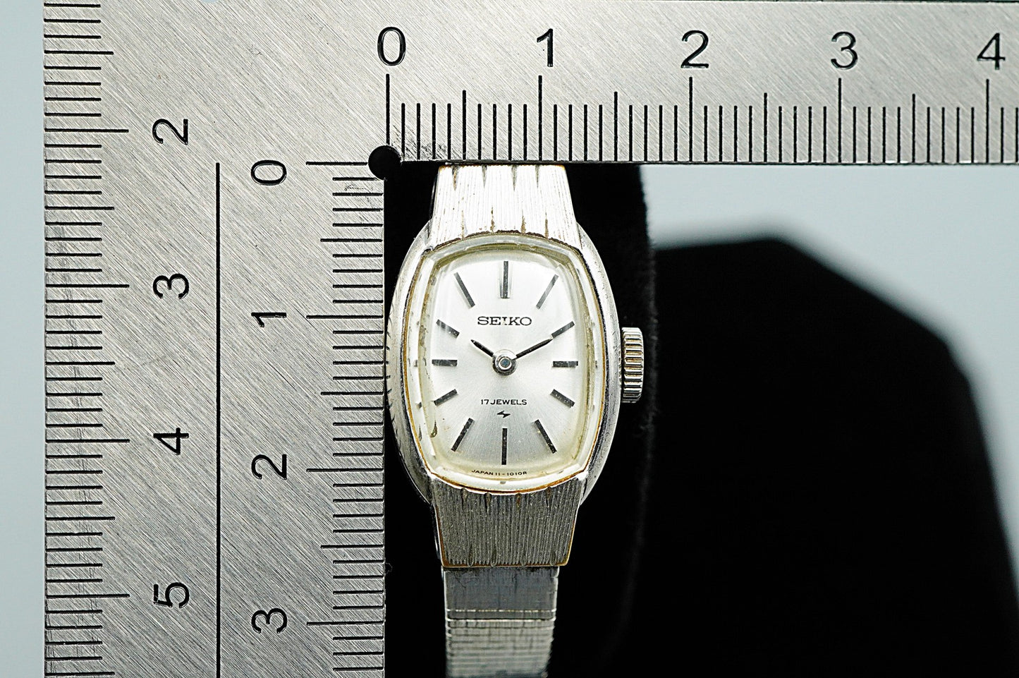 *Exc+5* Vintage 1972 SEIKO 01-3360 Hand Winding Silver Oval 16mm Women Watch