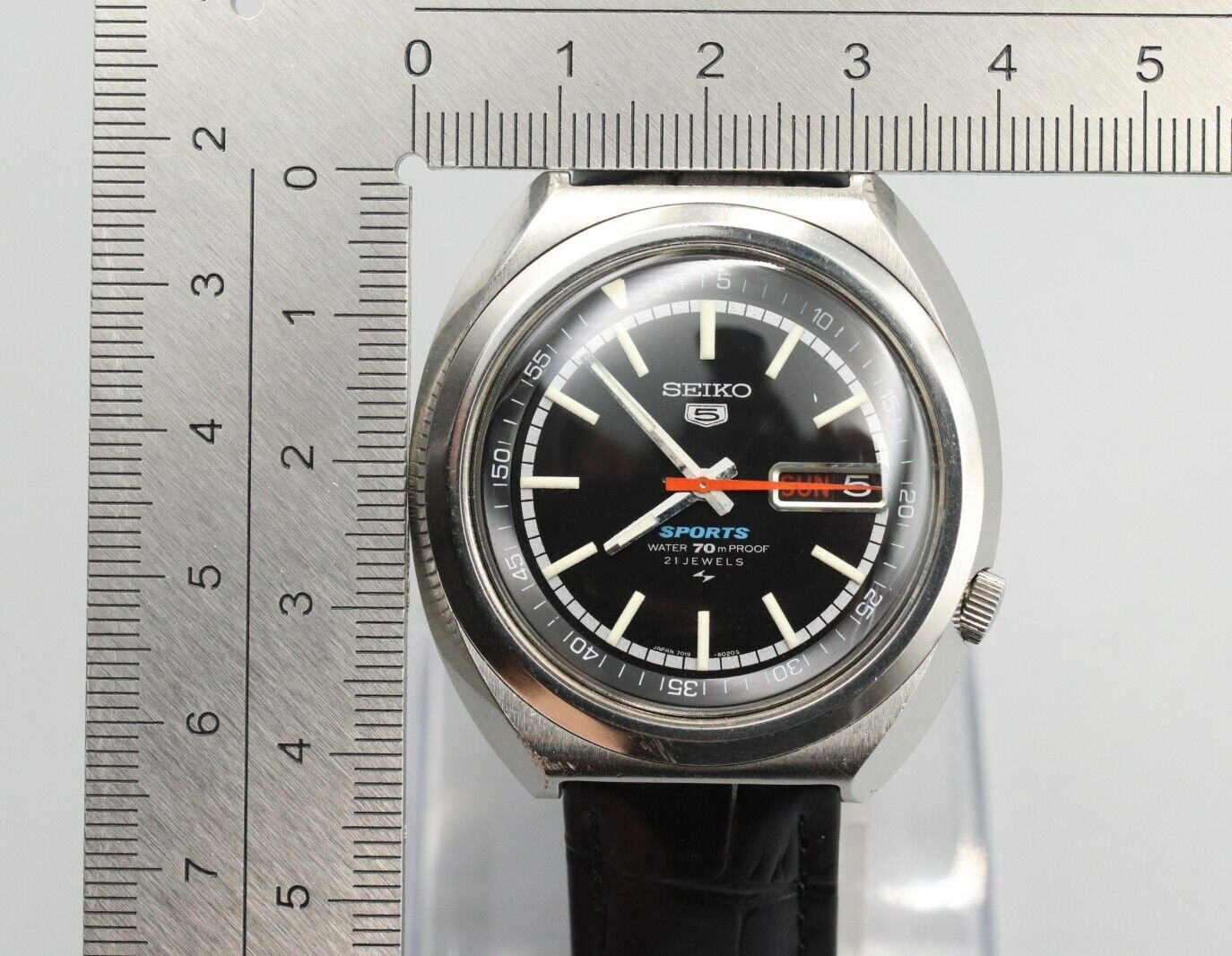 *NEAR MINT* Vintage SEIKO 5 Sports 7019-6010 Automatic Black Dial 21J Mens Watch
