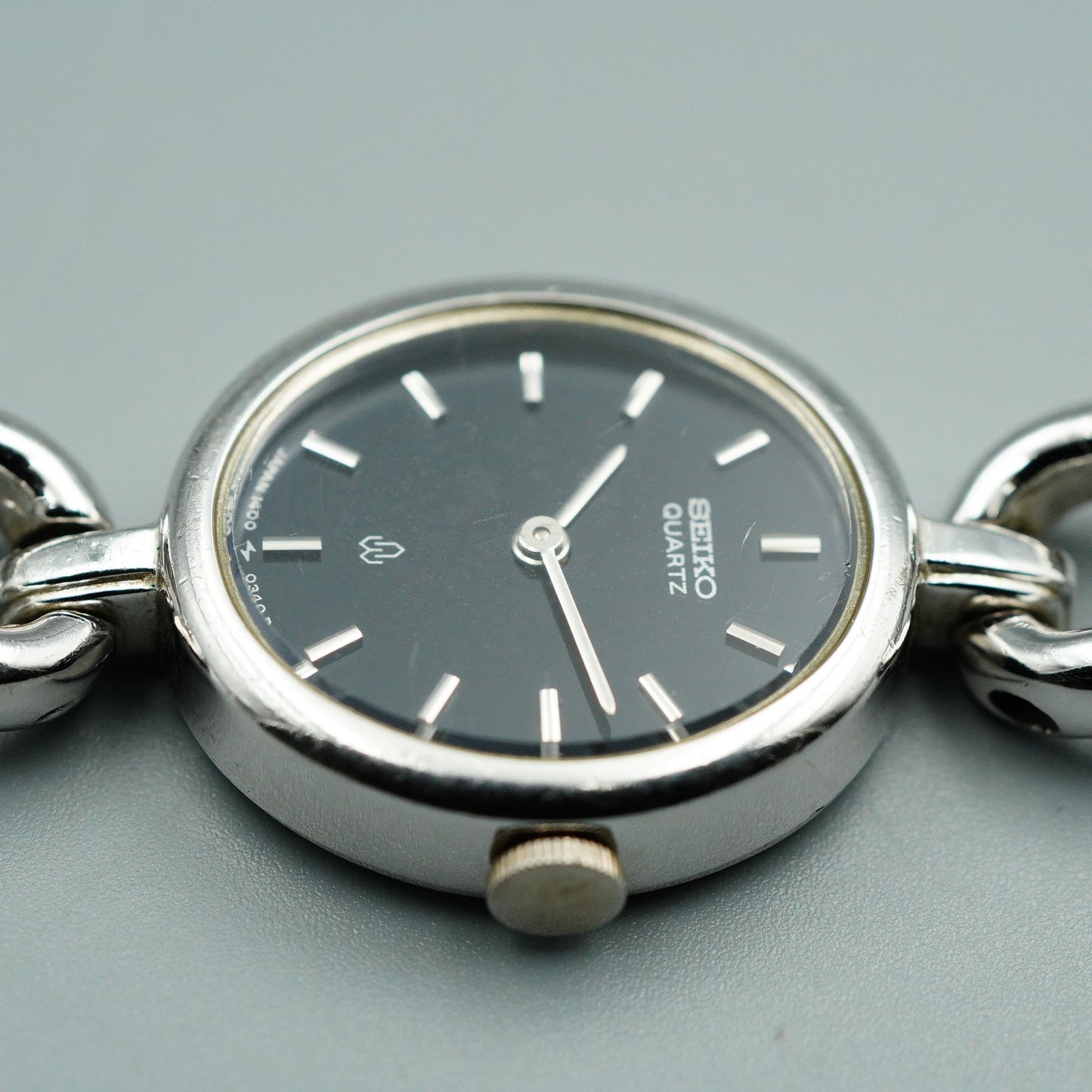 *Exc+5* Vintage SEIKO Vintage 1400-5180 Quartz Black Round 18mm Women Watch