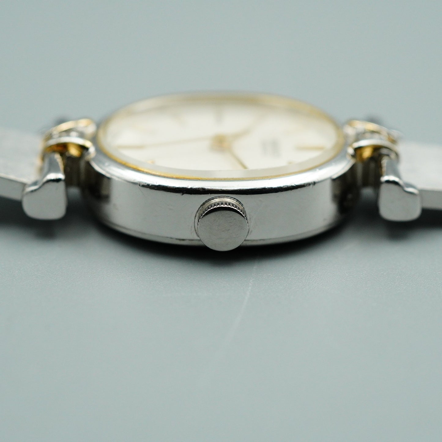 *NEAR MINT* Vintage SEIKO 5421-5250 Qz White Dial Oval 18mm Women Watch