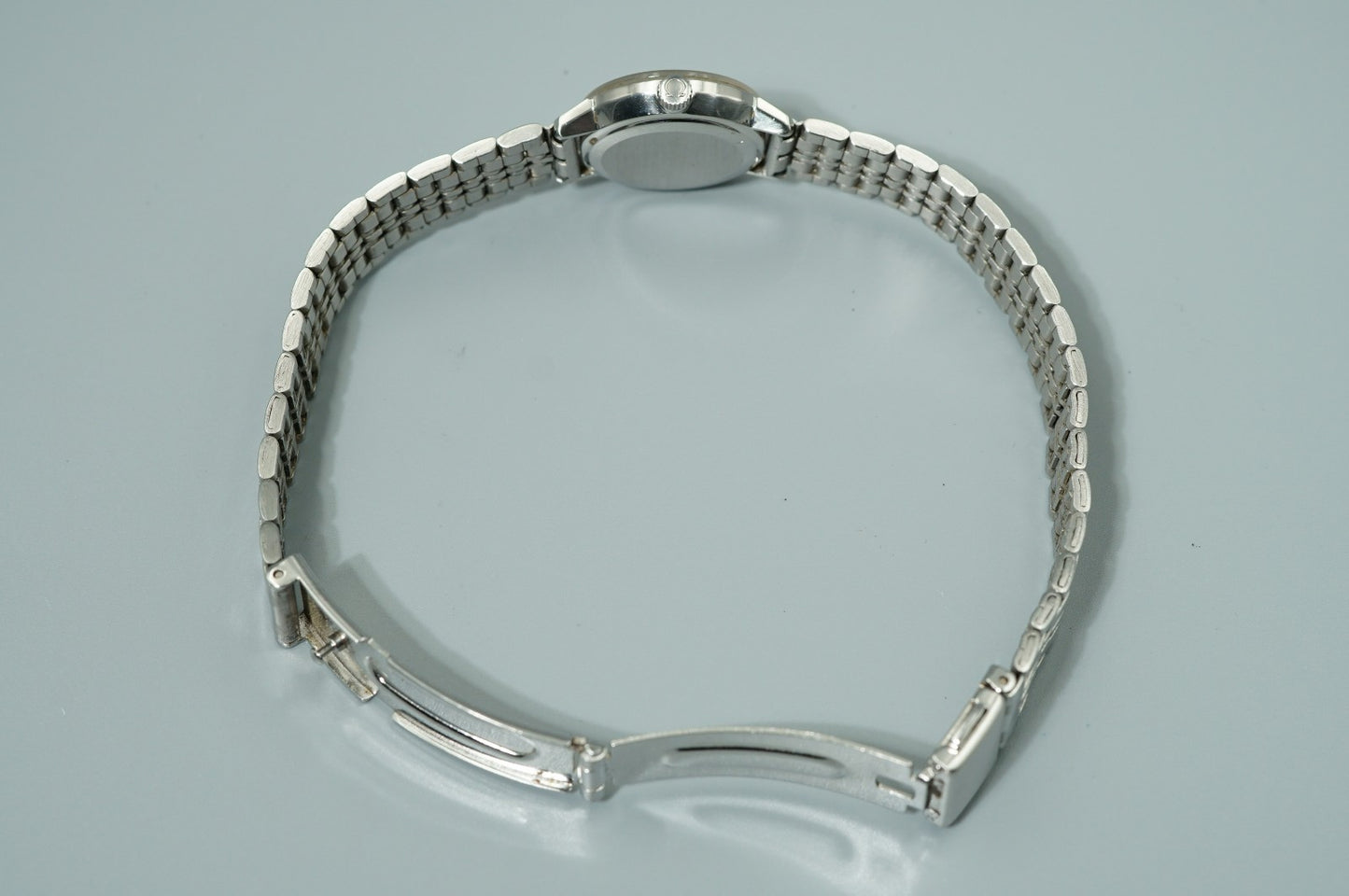 NEAR MINT Vintage OMEGA De Ville Hand Winding Silver Dial Round 22mm Women Watch