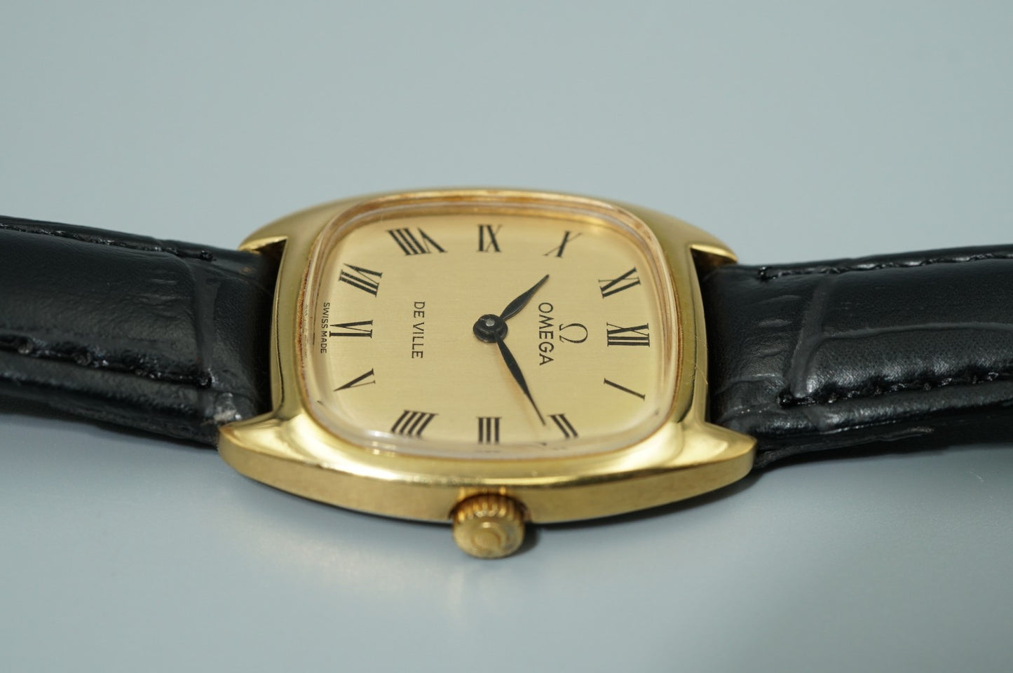 N MINT Vintage 1971 OMEGA De Ville Cal.625 Hand Wind Gold 25mm Women Watch