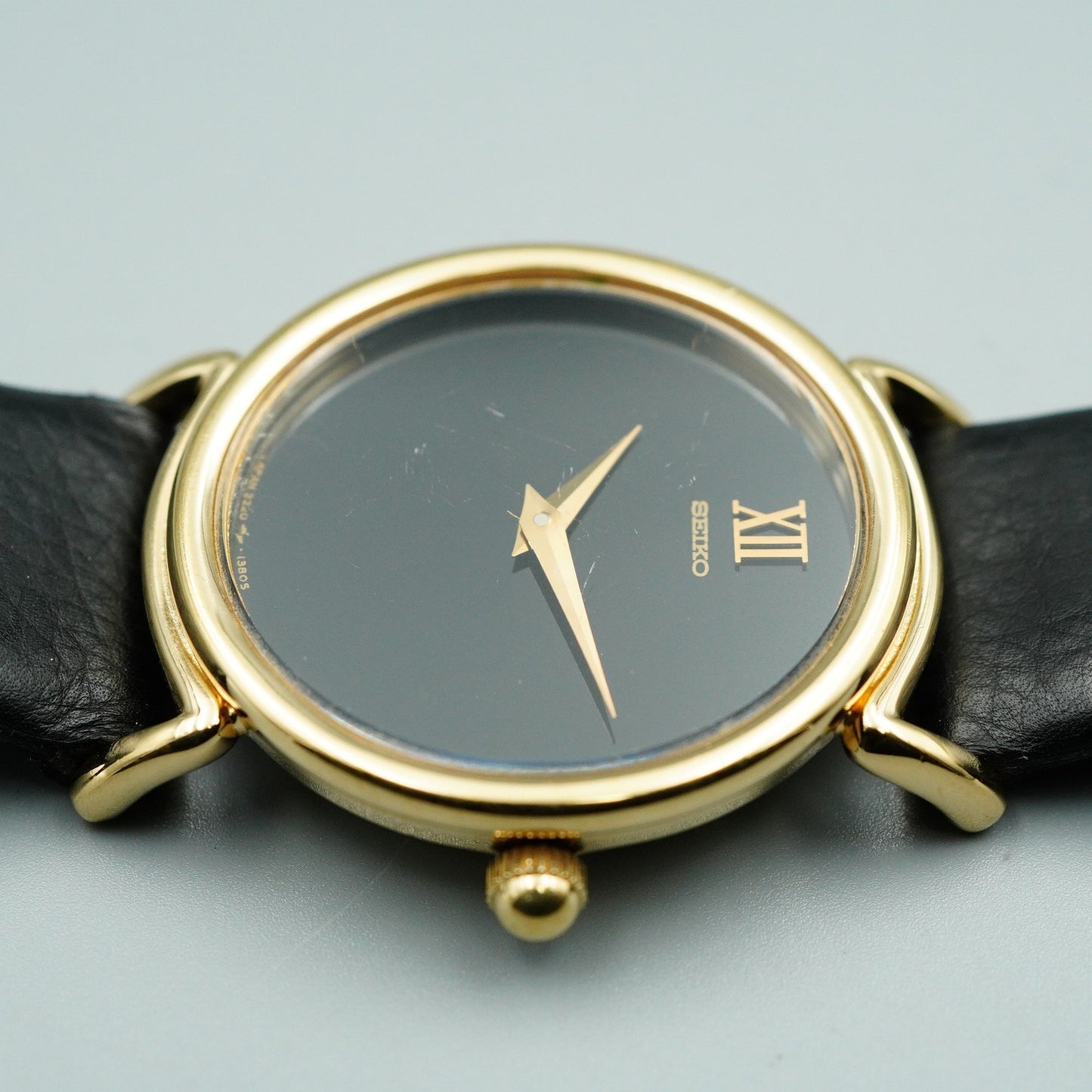 *Exc+5* Vintage SEIKO 2220-0530 Quartz Black Dial Round 31mm Mens Watch