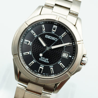 *N MINT* Vintage SEIKO Solar Titanium V145-0AX0 Qz Black Round 35mm Mens Watch